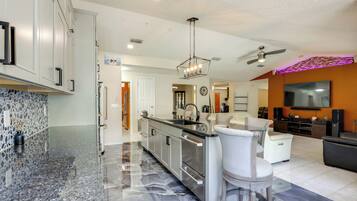 House (4 Bedrooms) | Interior