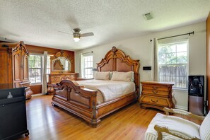 House (4 Bedrooms) | Interior - Backyard Oasis w/ Private Pool: Jacksonville Gem (Jacksonville)