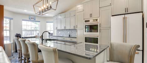 House (4 Bedrooms) | Interior