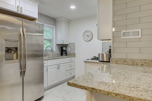 Walk to Lakewood Amphitheatre: Atlanta Apartment!