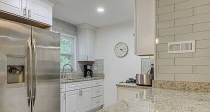 Walk to Lakewood Amphitheatre: Atlanta Apartment!