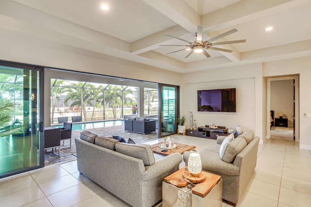Tranquil Waterfront Home w/ Pool in Cape Coral! - McGregor, FL