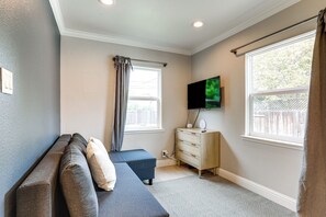 Apartment (0 Bedroom) | Interior