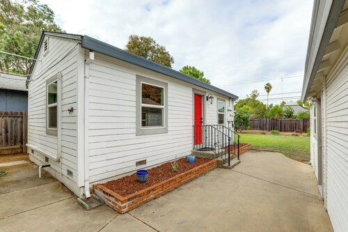 South Sactown Studio w/ Shared Outdoor Space!
