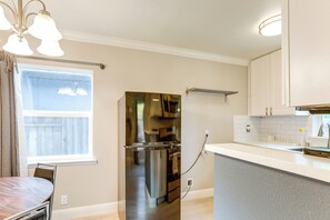 Apartment (0 Bedroom) | Interior - Dine, Explore & Relax! Gem 4 Mi to Dtwn Sacramento (Sacramento)