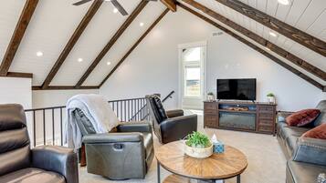 House (6 Bedrooms) | Interior