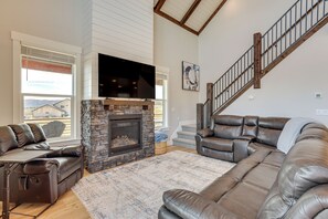 House (6 Bedrooms) | Interior