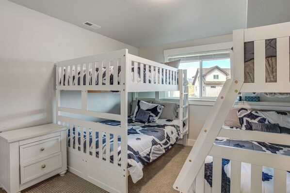 A bunk bed room with a white dresser and a window. - Mtn & Lake Views: Family Retreat in Bear Lake! (Garden City)