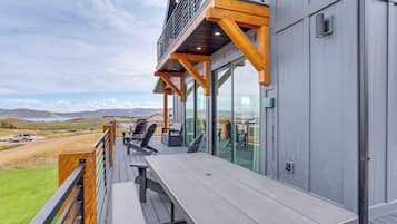 House (6 Bedrooms) | Interior