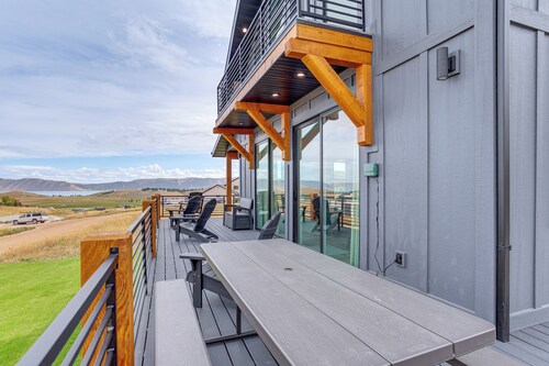 Mtn & Lake Views: Family Retreat in Garden City!