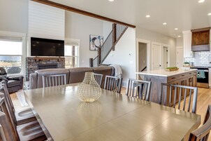 House (6 Bedrooms) | Interior