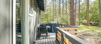 Mid-mod Mountain Cabin Near Thumb Butte Trails!