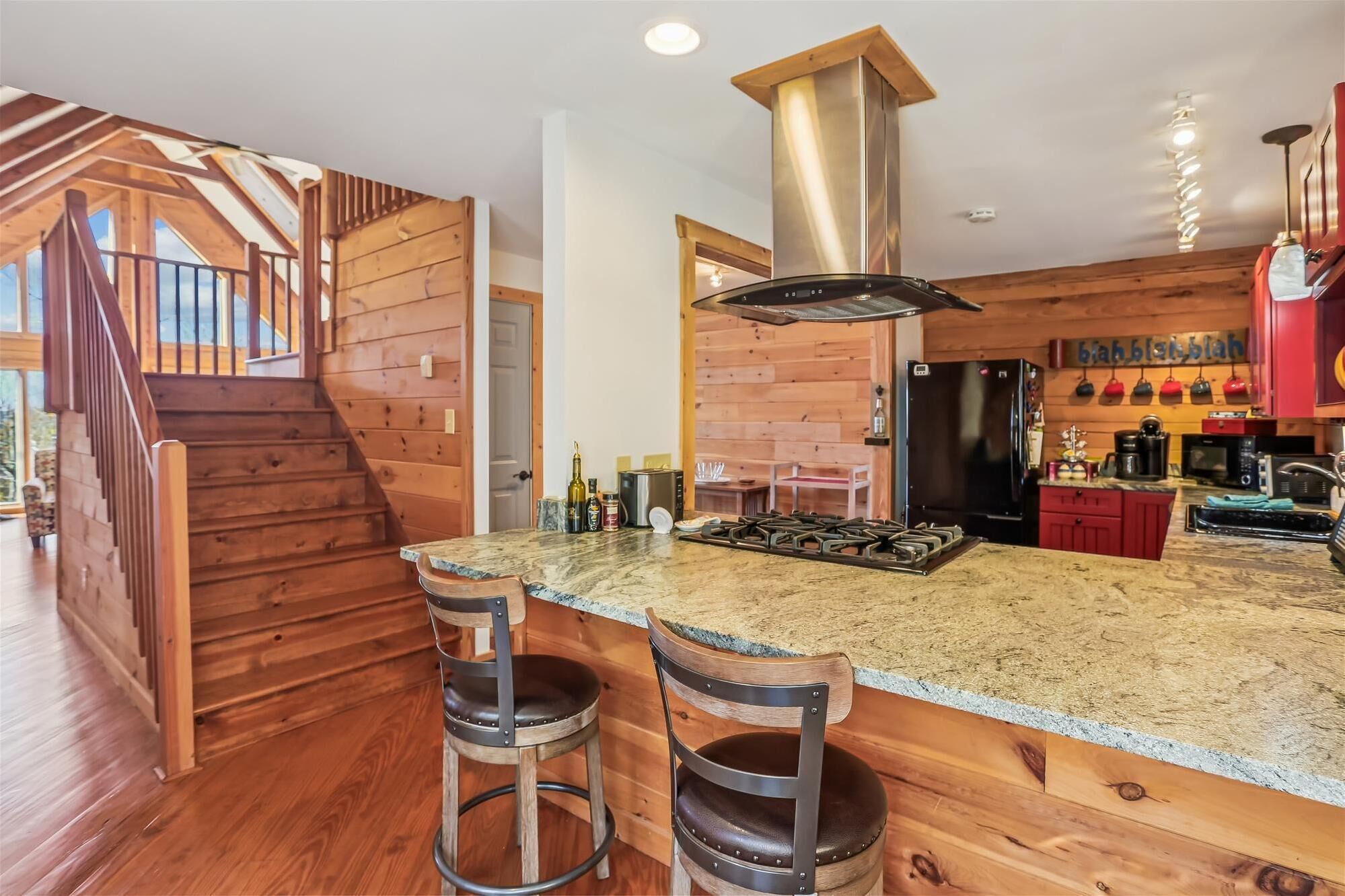 Refrigerador, microondas, lavavajillas y cafetera y tetera 