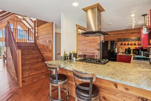 Réfrigérateur, micro-ondes, lave-vaisselle, cafetière/bouilloire