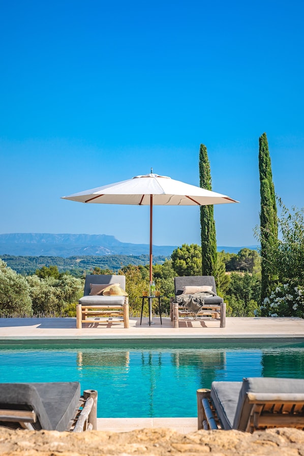 A heated pool - Domaine de la Colline – Provencal Stone House in Luberon with Heated Pool & A/C (Cabrières-d'Aigues)