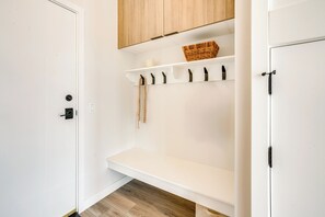 Apartment (0 Bedroom) | Interior - Walk to Ski Shuttles & Stores! Modern Frisco Unit (Frisco)