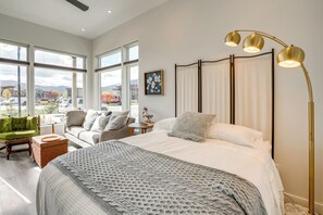 Apartment (0 Bedroom) | Interior - Walk to Ski Shuttles & Stores! Modern Frisco Unit (Frisco)