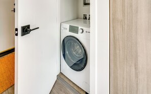 Apartment (0 Bedroom) | Interior - Walk to Ski Shuttles & Stores! Modern Frisco Unit (Frisco)