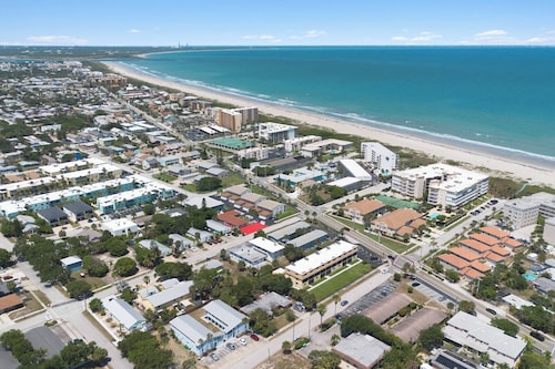 Cape Canaveral Escape 1 Mi to Cocoa Beach Pier!