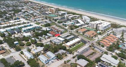 Cape Canaveral Escape 1 Mi to Cocoa Beach Pier!