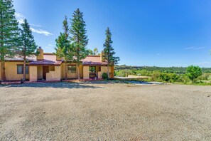 Interior - 8 Mi to Taos Ski Valley! Peaceful Mtn-view Condo (Arroyo Seco)