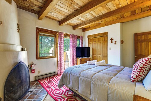 8 Mi to Taos Ski Valley! Peaceful Mtn-view Condo