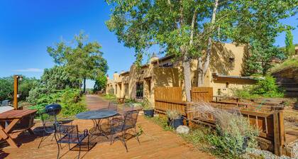 8 Mi to Taos Ski Valley! Peaceful Mtn-view Condo