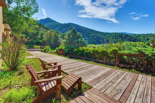 8 Mi to Taos Ski Valley! Peaceful Mtn-view Condo
