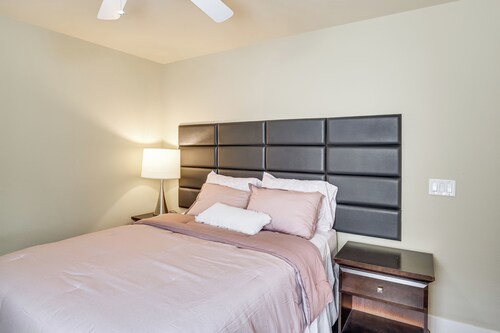 Grand & Convenient Home 7 Mi to Las Vegas Strip!