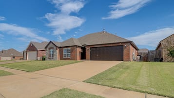 House (3 Bedrooms) | Front of property