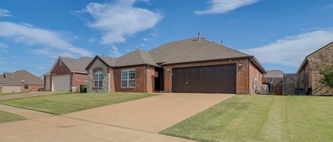 House (3 Bedrooms) | Front of property