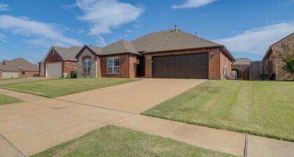 Walk to Park & Pool, Broken Arrow Family Escape!