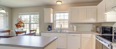 House (3 Bedrooms) | Interior