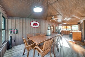 House (2 Bedrooms) | Interior - Waterfront Texarkana Cabin: Tranquil Acreage (Texarkana)