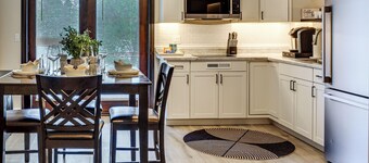 4 Mi to Waterfront Parks! Cozy Apt in Tacoma Area