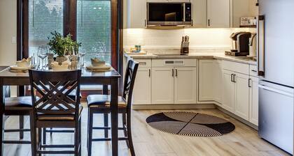 4 Mi to Waterfront Parks! Cozy Apt in Tacoma Area