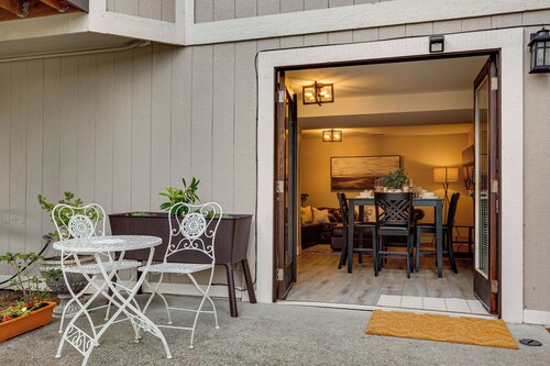 4 Mi to Waterfront Parks! Cozy Apt in Tacoma Area