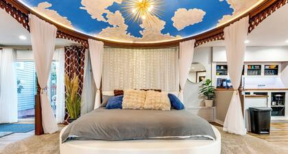 Unique, Convenient Couples Apt Near Dtwn Flushing