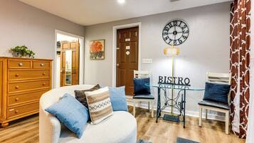 Apartment (0 Bedroom) | Interior