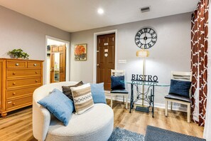 Apartment (0 Bedroom) | Interior