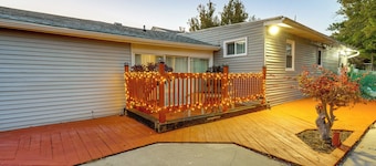 Cozy Flushing Studio w/ Deck & Fireplace!