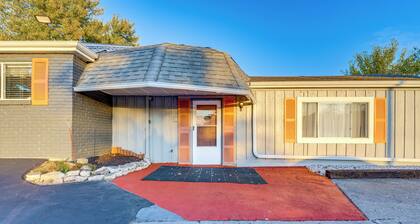 Unique, Convenient Couples Apt Near Dtwn Flushing