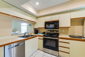 Apartment (2 Bedrooms) | Interior - Snowbirds Welcome! Naples Resort Condo Near Golf (Naples)