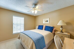 Apartment (2 Bedrooms) | Interior - Snowbirds Welcome! Naples Resort Condo Near Golf (Naples)