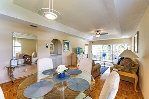Apartment (2 Bedrooms) | Interior - Snowbirds Welcome! Naples Resort Condo Near Golf (Naples)