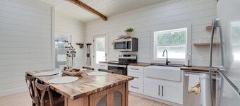 6 Mi to Magnolia Springs SP! Modern Cottage Living