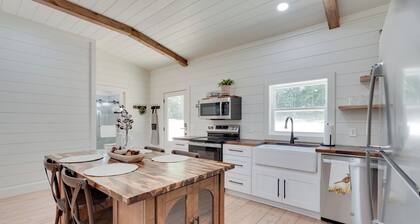 6 Mi to Magnolia Springs SP! Modern Cottage Living