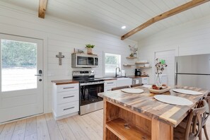 Cottage (2 Bedrooms) | Interior - 6 Mi to Magnolia Springs SP! Modern Cottage Living (Millen)