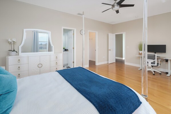 Iron/ironing board, free WiFi, bed sheets - Pool and canal front home in Palm Coast! (Palm Coast)