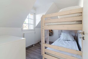 4 habitaciones, tabla de planchar con plancha, wifi y ropa de cama 